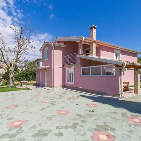 Valbandon Villa *