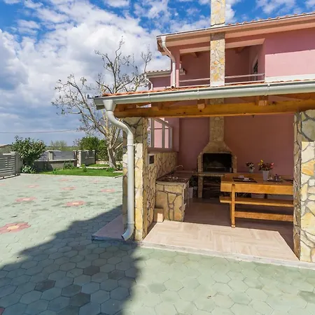 Valbandon Villa *